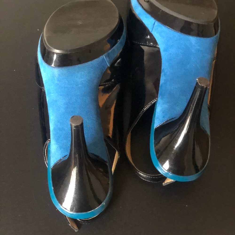 Gloria Vanderbilt Blue Suede Sole Heels